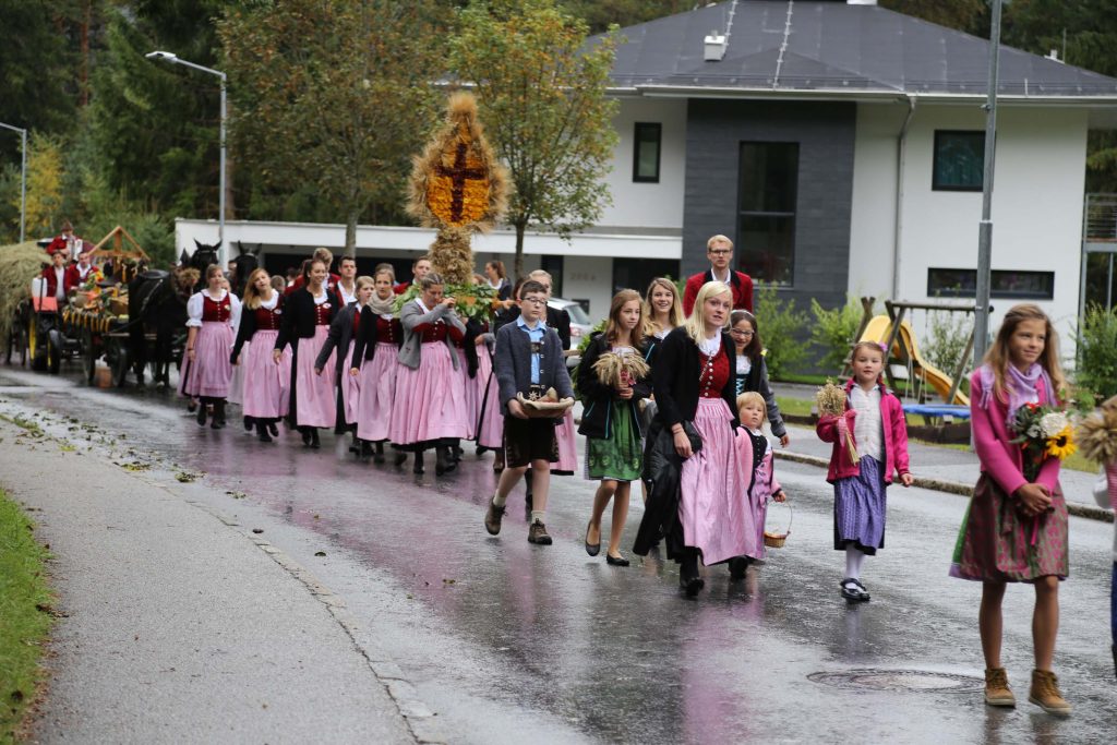 gebietserntedank-einzug_3-cvalerie-bichler